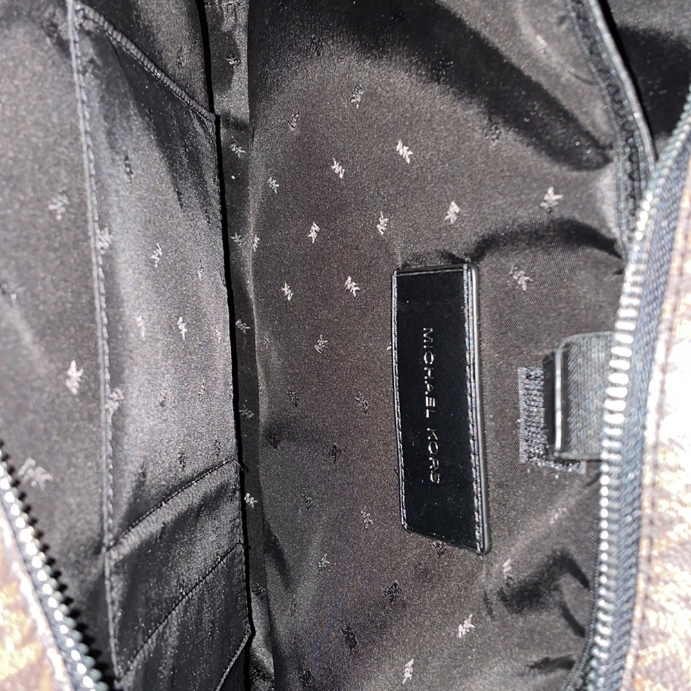 Michel Kors Cooper logo messenger bag - Picture 3 of 4